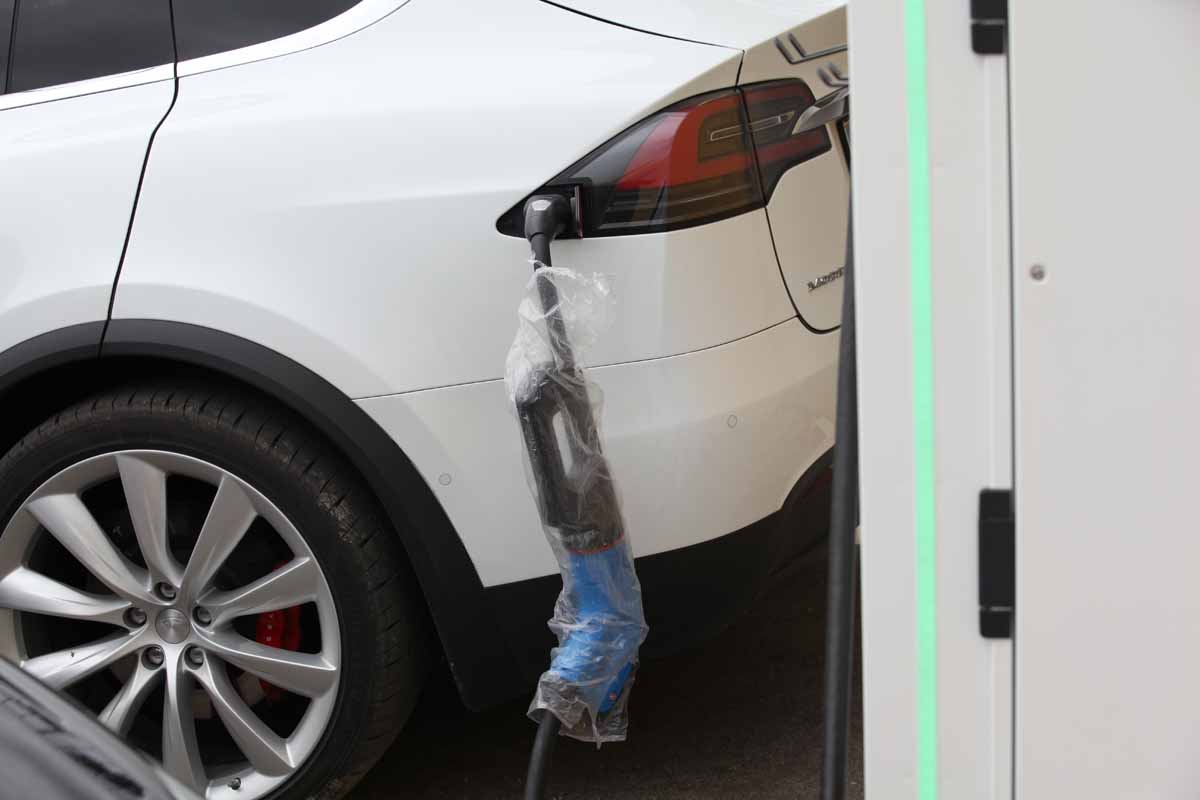 Laden öffentlich: Schnellladen mit Wechselstrom und Gleichstrom