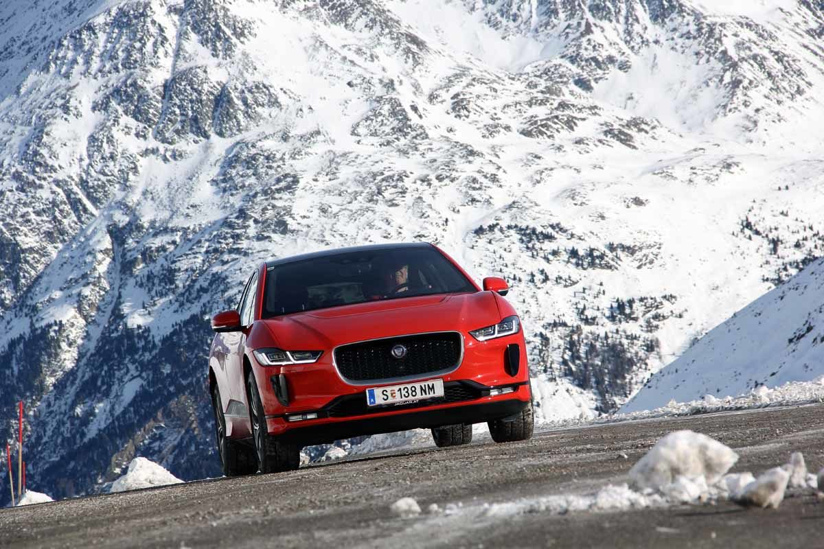 Der Jaguar I-Pace auf dem Gletscher