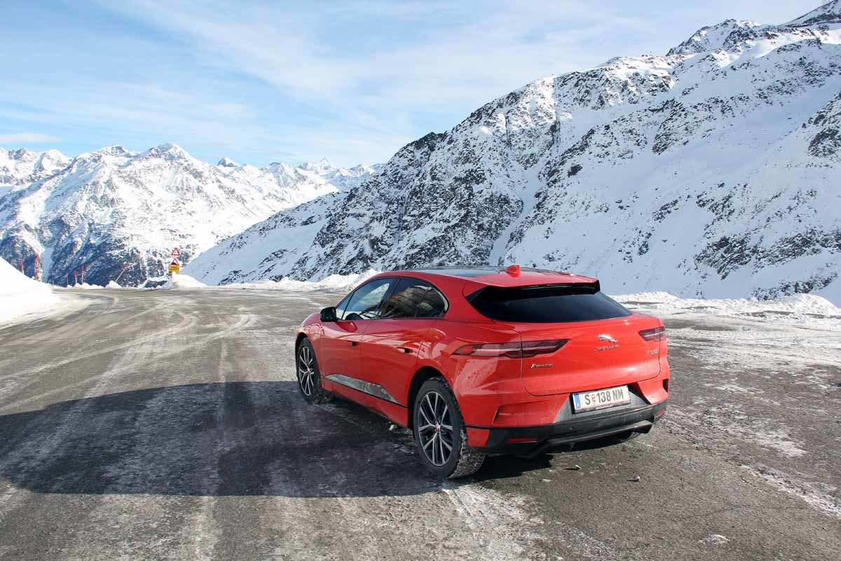 Der Jaguar I-Pace auf dem Gletscher