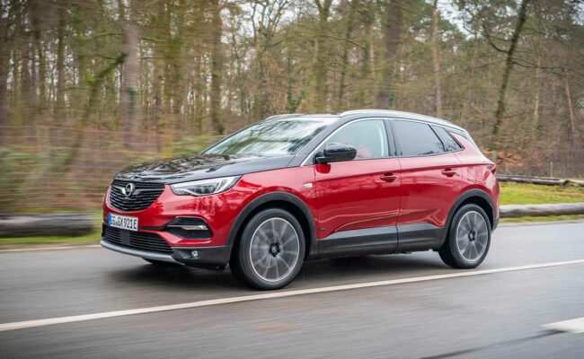 Opel Grandland X: Besser mit Benzin und Strom